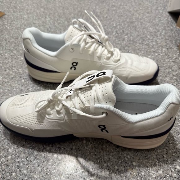 New ON Men's Roger Pro Hard Court Tennis Shoes Size 13 white/acai - Picture 3 of 10